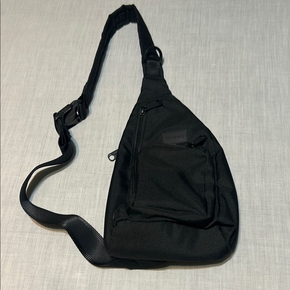 Vera Bradley Handbags - NWOT Vera Bradley Black Sling Bag